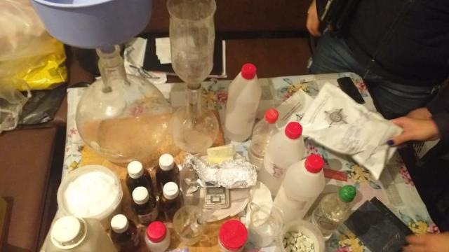 В частном доме под Киевом ликвидировали нарколабораторию под Киевом ликвидировали нарколабораторию