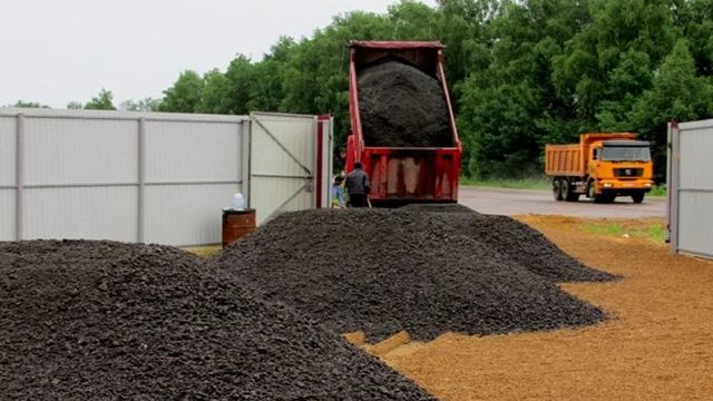 У Харкові чиновники нелегально продали асфальтної крихти на 5 млн грн