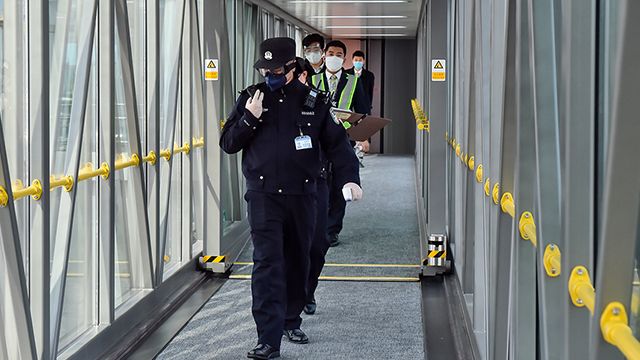 Как другие страны проводили эвакуацию своих граждан из Китая