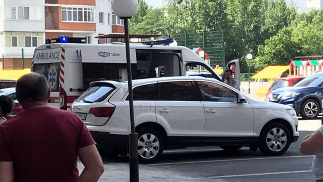 В Харькове мужчина упал на припаркованное авто с 11 этажа Харьков