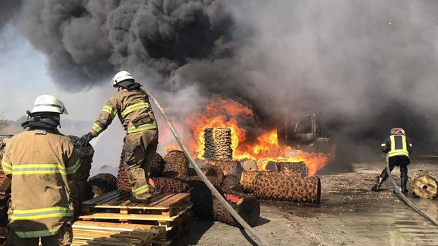 У Києві двоє людей загинули під час пожежі в адмінбудівлі