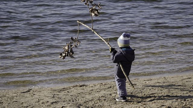 Пробув у воді сім годин: на Вінничині з річки дістали 2-річного хлопчика Пробув у воді сім годин: на Вінничині з річки дістали 2-річного хлопчика