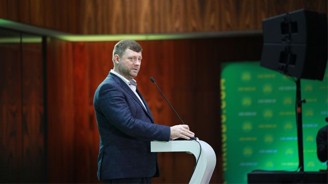 Слуга народа лидирует на выборах в областные и районные советы Слуга народу лідирує на виборах до обласних і районних рад