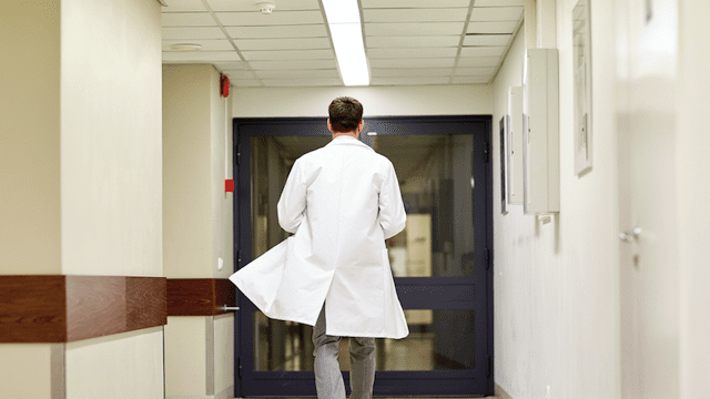 В США врач втайне оплодотворил сотни пациенток — НВО снял о нем фильм