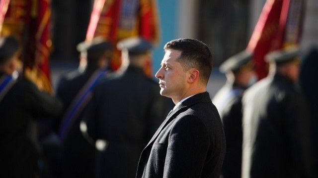 Військові на Донбасі 4 місяці зберігають мир, поки ведуться “диванні війни”  — Зеленський