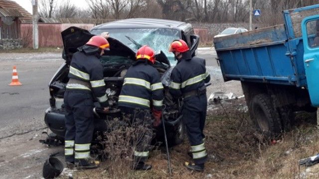 В Хмельницкой области столкнулся микроавтобус с грузовиком. Есть раненые ДТП на Хмельниччині – є травмовані