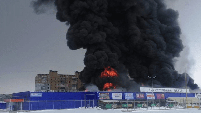 Пожежа в Епіцентрі в Первомайську – ВІДЕО