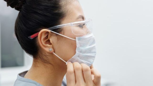 Авиапассажирам в Индонезии продавали использованы тесты на коронавирус