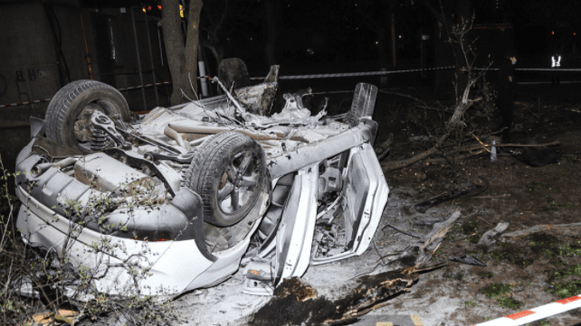 В Одессе Ford слетел с дороги, перевернулся и протаранил дерево  — есть жертва