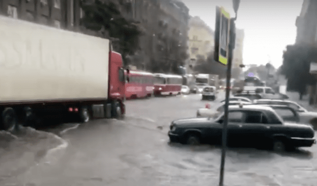 В Харькове сильный ливень затопил несколько улиц — фото
