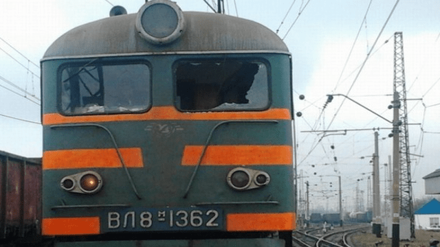 у Запоріжжі хулігани закидали камінням поїзд