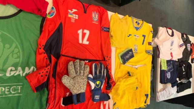 Форма збірних України та Англії