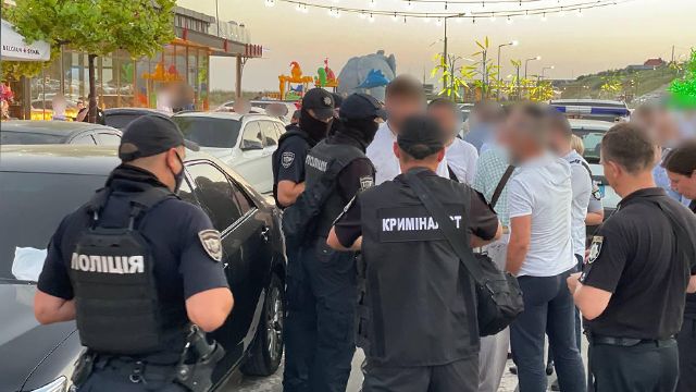 Под Одессой на кавказской свадьбе начали стрелять, введен план Перехват Під Одесою на кавказькому весіллі почали стріляти, введено план Перехват