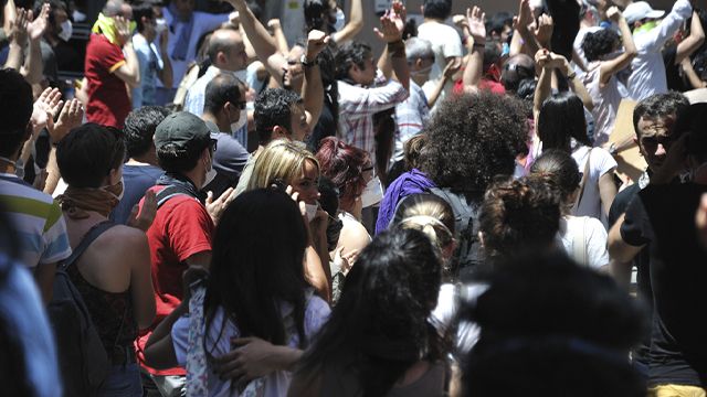 Водомети, газ та тисячі затриманих: в Берліні протестували проти карантину