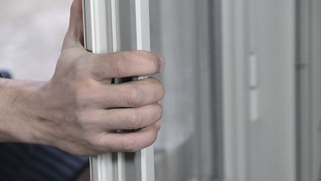 Син спостерігав і плакав: депутат міськради на Донеччині покінчив життя самогубством
