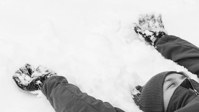 Собирался к подруге в Винницу: 17-летний подросток был найден замерзшим на огороде