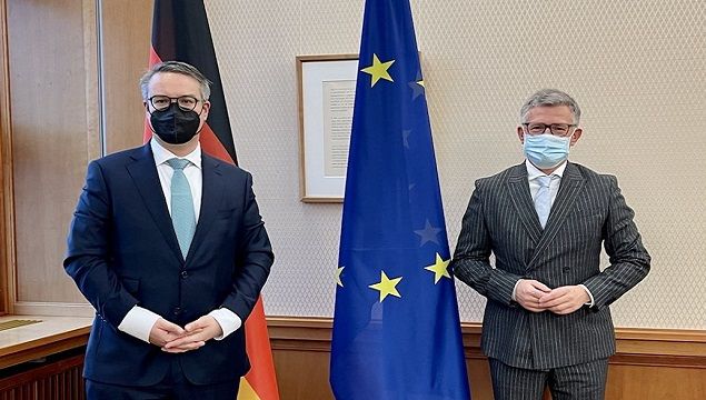 Посол Мельник: Германии следует предоставить Украине оружие