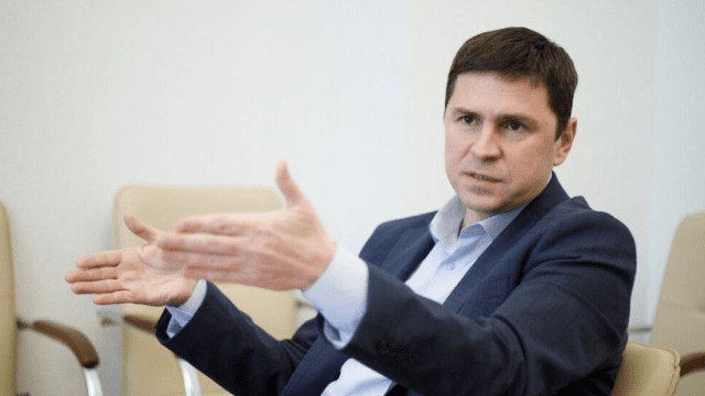 Войска РФ хотят проникнуть в правительственный квартал — Подоляк Войска РФ хотят проникнуть в правительственный квартал — Подоляк
