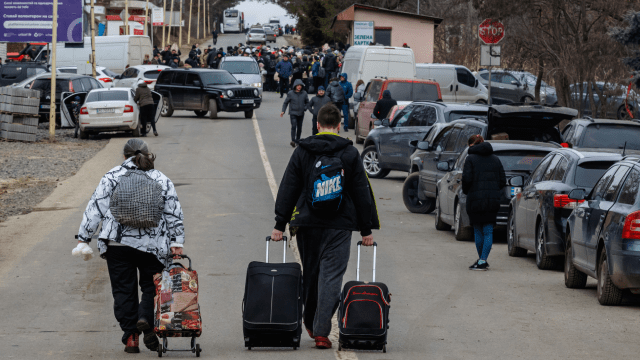 За первую неделю войны Украину покинул 1 млн беженцев