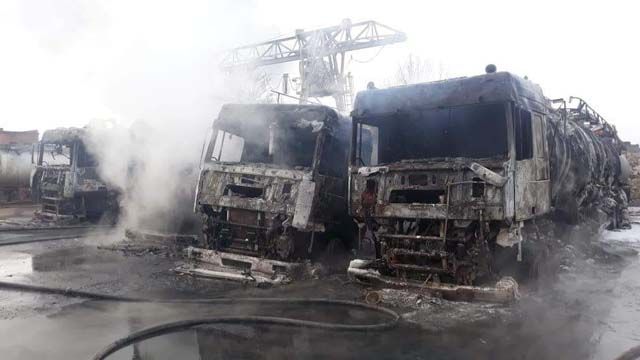 Спасатели ликвидировали пожар в Николаеве после обстрела автомобилей с пальмовым маслом пожежа у Житомирі