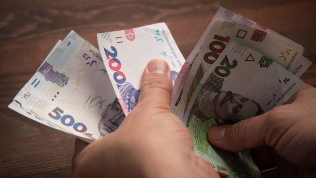 От 2 до 3 тыс. грн: кто из внутренне перемещенных лиц может рассчитывать на выплаты в марте гривны
