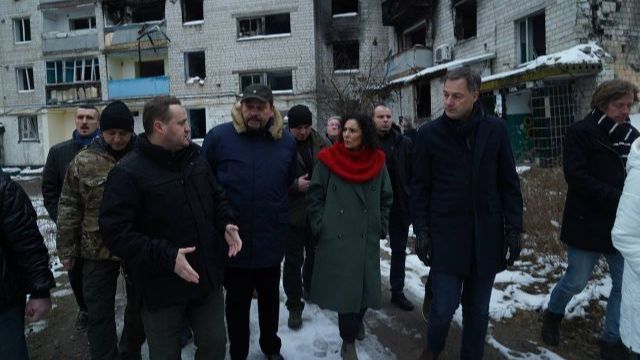 Побачив місця масових поховань людей, вбитих РФ: прем’єр Бельгії відвідав Бучу та Бородянку