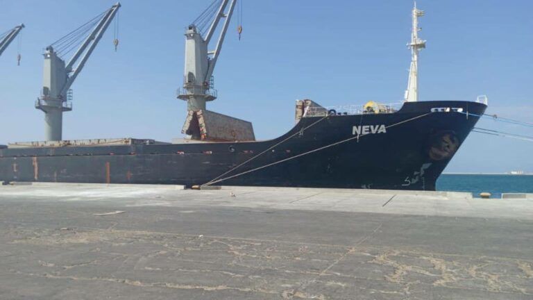 Судно с украинской кукурузой село на мель в Суэцком канале: подробности