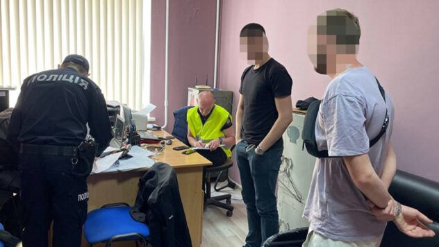 Знімали роботу ППО під час ракетної атаки: поліція Києва передала СБУ двох чоловіків поліція викрила двох чоловіків, які знімали роботу ППО