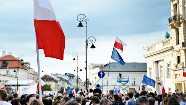 Около 300 тыс. человек вышли на митинг против власти в Варшаве
