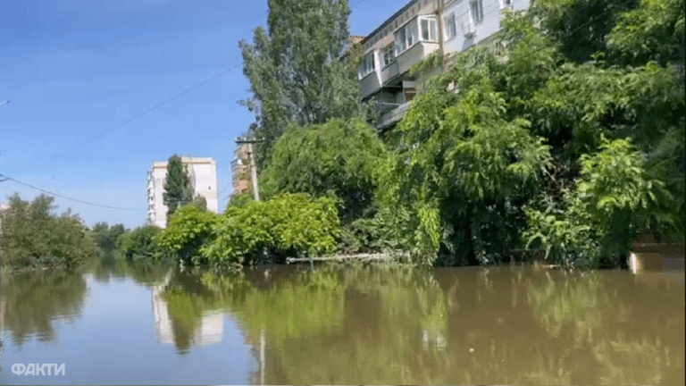 Затоплення на Херсонщині – окупанти дозволяють евакуацію людей з паспортами РФ
