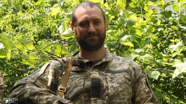 Гордятся, но хотят, чтобы скорее вернулся: боец Чайка о военной службе и отцовстве