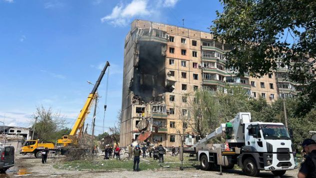 Предварительно, в дом в Кривом Роге попали две баллистические ракеты – Зеленский Ракетний удар по Кривому Рогу