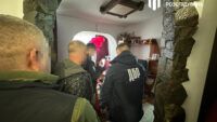 На Буковині військові ремонтували будинок командиру