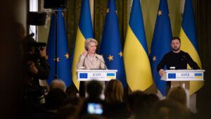 Навіть 25 звітів не допоможуть, якщо ЄС не зніме блокаду Угорщини: політолог про звіт Єврокомісії Володимир Зеленський і Урсула фон дер Ляєн