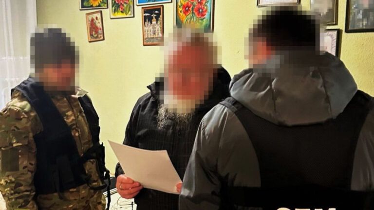 підозра попу