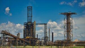 Нафтопереробні заводи Росії