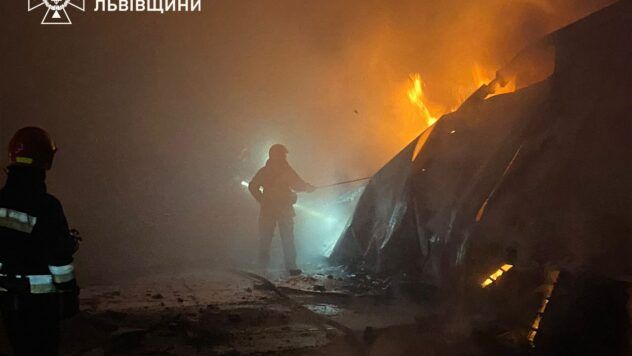 Уламки Шахеда спричинили пожежу під Львовом