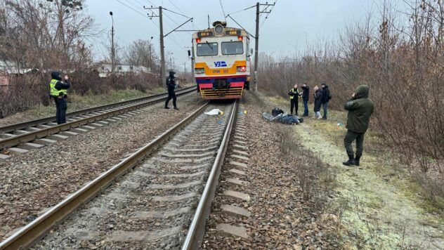 Під потяг Київської міської електрички потрапила людина
