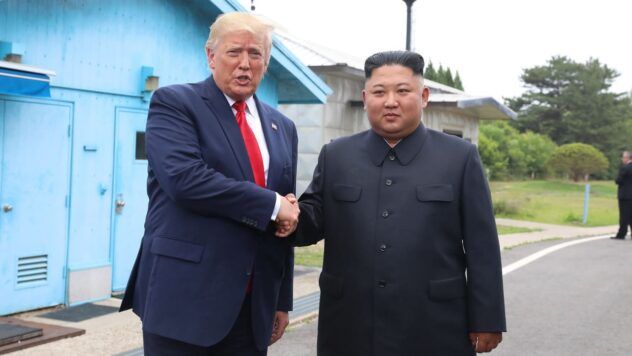 В Белом доме обсуждают возможность встречи Трампа с Ким Чен Ыном — СМИ Трамп і Кім Чен Ин