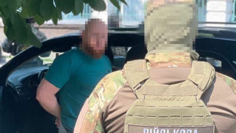 вимагали відкати у родин загиблих