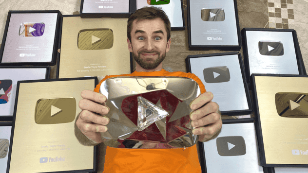 які небезпеки чатують на дитину в YouTube