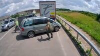 дядя напав на ТЦК з лопатою