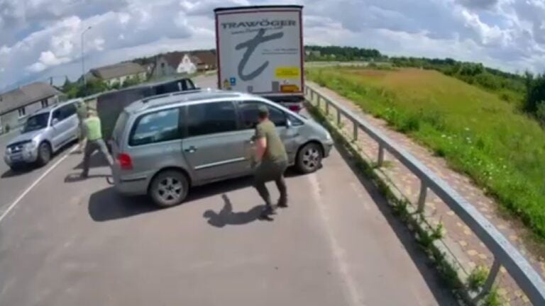 дядя напав на ТЦК з лопатою