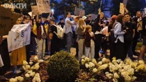 Протести проти законопроєкту №12414, який обмежує незалежність НАБУ і САП у різних містах – фото