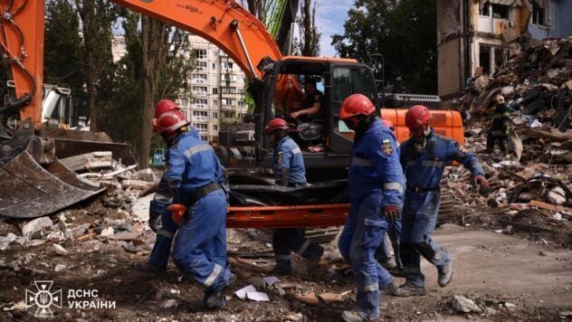 Кабмін спрощує процедуру відновлення пошкодженого житла після обстрілів розбір завалів у Києві