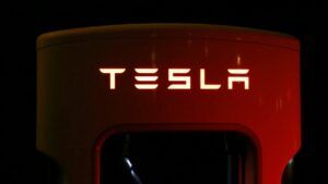 угода Tesla та LG