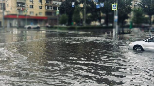 Негода у Києві: в центрі столиці випала півмісячна норма опадів, ускладнено рух негода