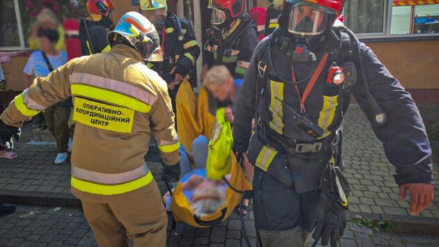 В пансионате для пожилых под Львовом произошел пожар: эвакуировали 65 человек Пожежа в пансіонаті для літніх людей у Брюховичах