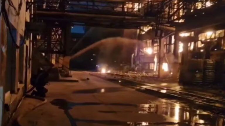 Пожежа в Ярославлі на лакофарбовій компанії 12 серпня 2025: подробиці