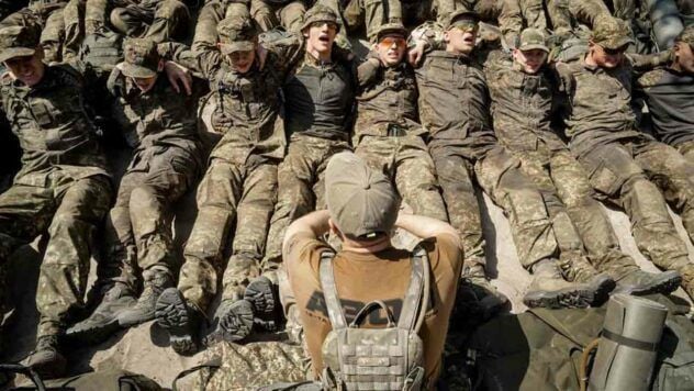 Військовий рекрутинг: як працює і кого шукає Азов